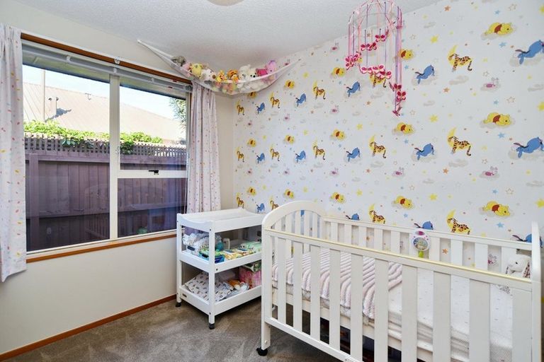 Photo of property in 2/19 Mulberry Place, Redwood, Christchurch, 8051