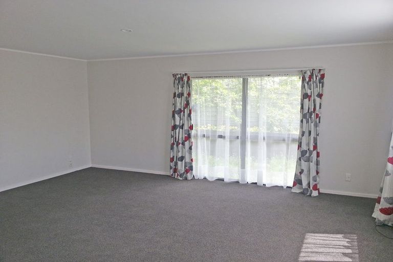 Photo of property in 6 Templeton Place, Clendon Park, Auckland, 2103