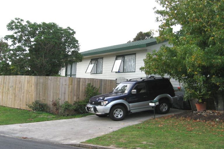 Photo of property in 2 Ballial Place, West Harbour, Auckland, 0618