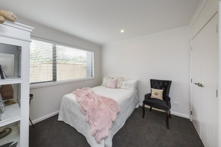 Photo of property in 5 Freedom Drive, Kelvin Grove, Palmerston North, 4414