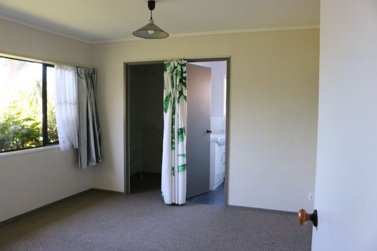 Photo of property in 112 Hutchinsons Road, Bucklands Beach, Auckland, 2014