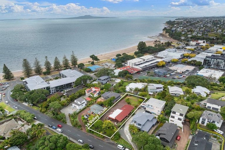 Photo of property in 14 Valley Road, Browns Bay, Auckland, 0630