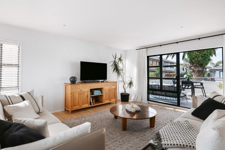 Photo of property in 21a Sunbrae Grove, Mount Maunganui, 3116