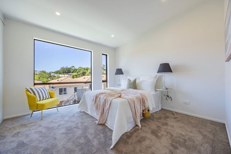 Photo of property in 17a John Jennings Drive, Oteha, Auckland, 0632