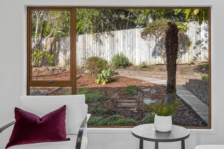 Photo of property in 2/867 Beach Road, Waiake, Auckland, 0630