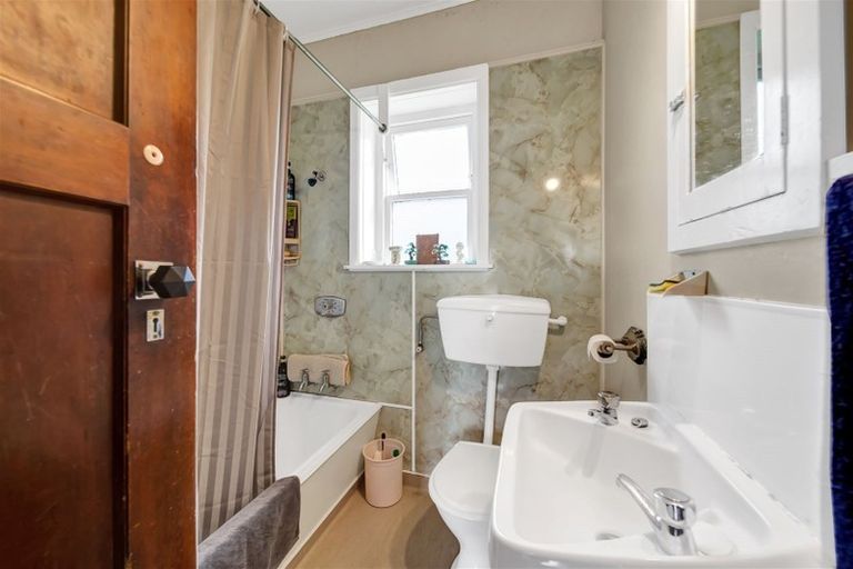 Photo of property in 40-42 Dixon Avenue, Hawera, 4610