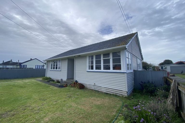 Photo of property in 34 Matipo Street, Castlecliff, Whanganui, 4501