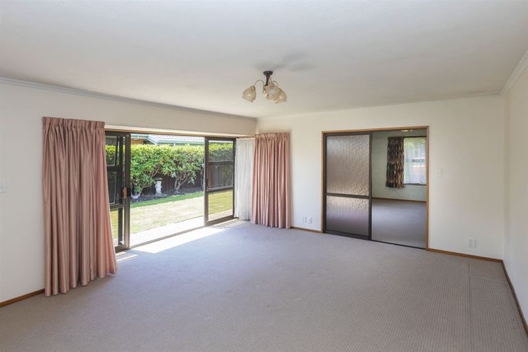 Photo of property in 2/2a Thorrington Road, Cashmere, Christchurch, 8022