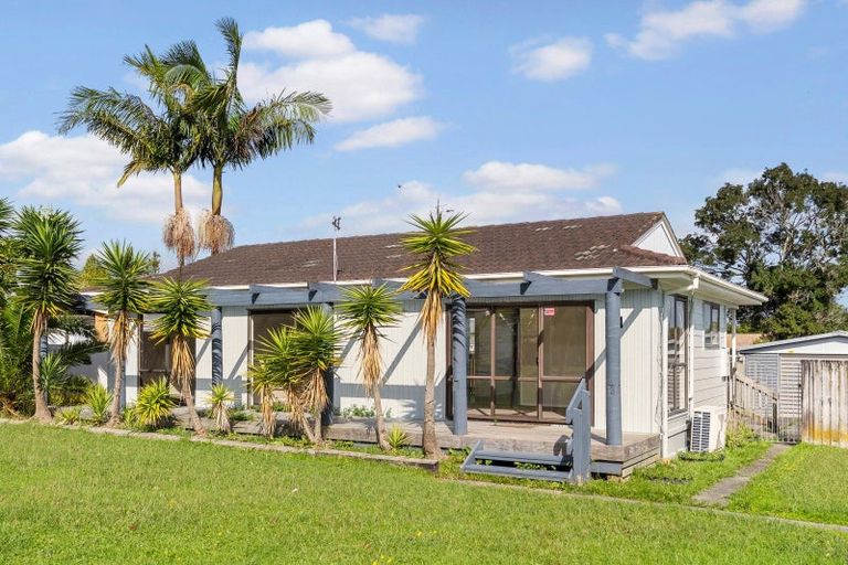 Photo of property in 1 Lansdown Place, Papakura, 2110