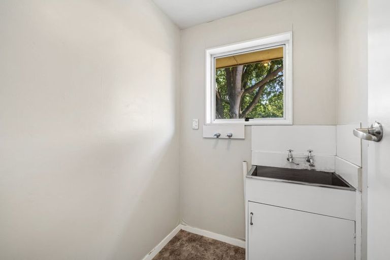 Photo of property in 27 Denniston Crescent, Redwood, Christchurch, 8051