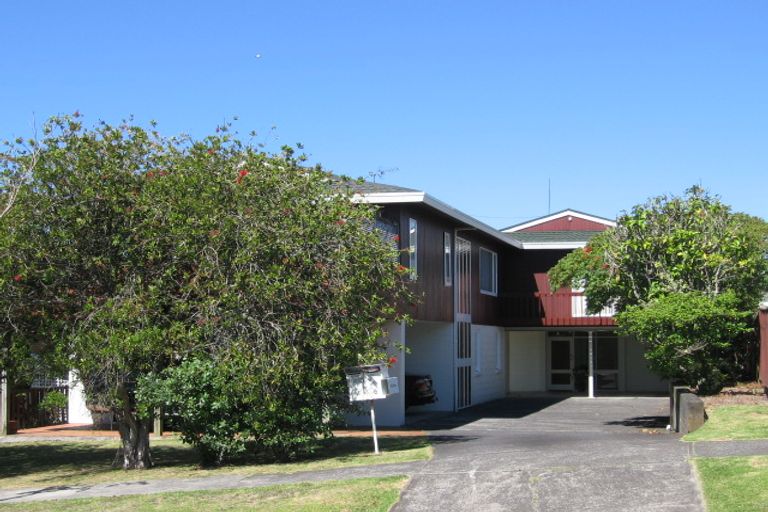 Photo of property in 2/57 Castor Bay Road, Castor Bay, Auckland, 0620