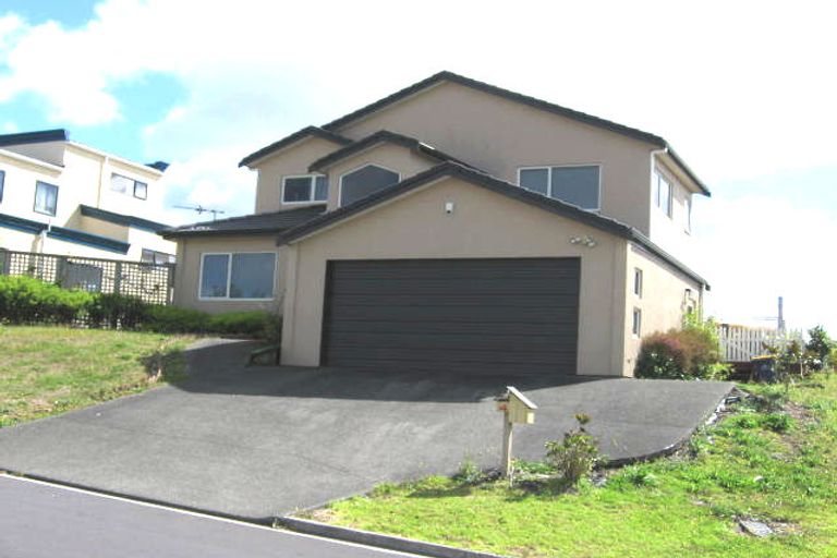 Photo of property in 4 Highgrove Lane, Totara Vale, Auckland, 0632