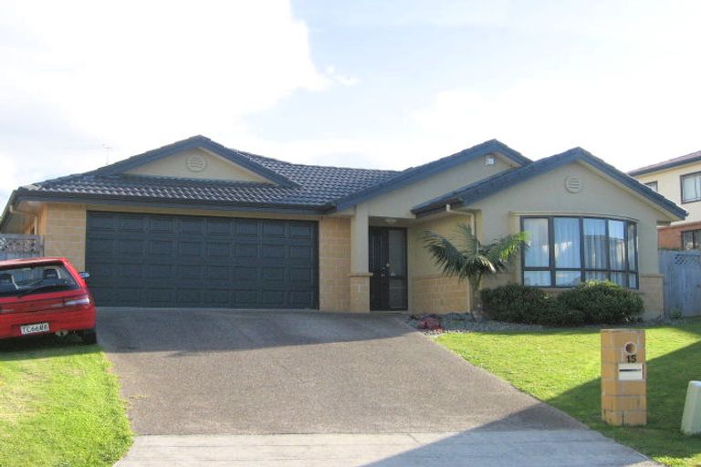 Photo of property in 15 Ballydonegan Rise, East Tamaki, Auckland, 2013