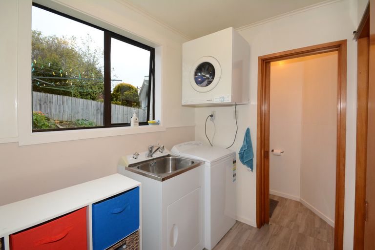 Photo of property in 35 Pioneer Crescent, Helensburgh, Dunedin, 9010