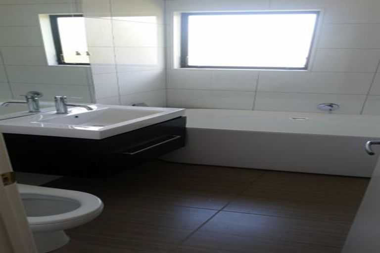 Photo of property in 2/32 Killarney Avenue, Torbay, Auckland, 0630