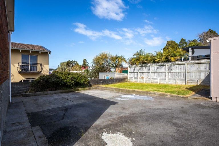 Photo of property in 303b Devon Street West, New Plymouth, 4310