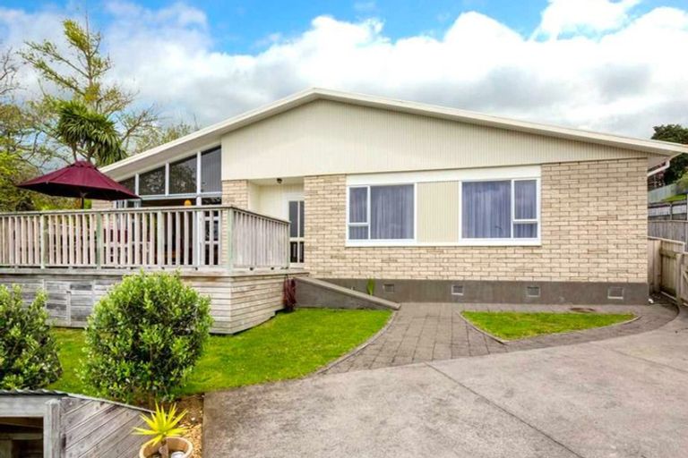 Photo of property in 11 Handley Place, Glen Avon, New Plymouth, 4312