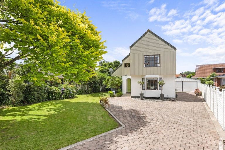 Photo of property in 261 Te Moana Road, Waikanae, 5036