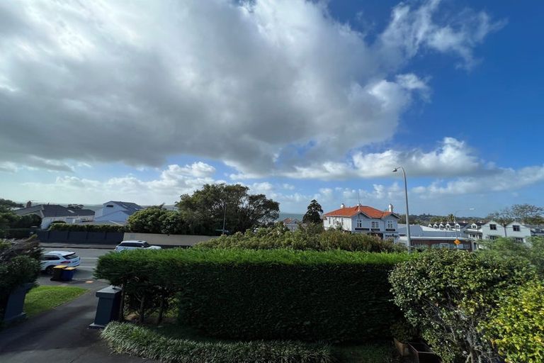 Photo of property in 190 Hurstmere Road, Takapuna, Auckland, 0622