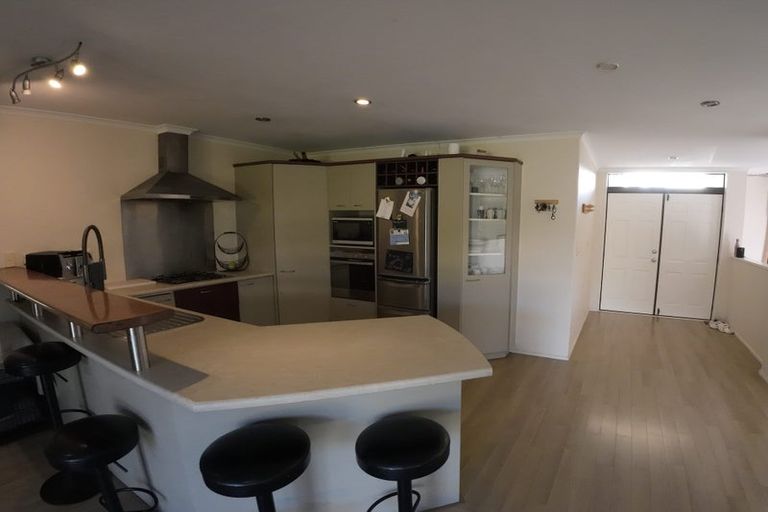 Photo of property in 5 Waimanu Bay Drive, Te Atatu Peninsula, Auckland, 0610