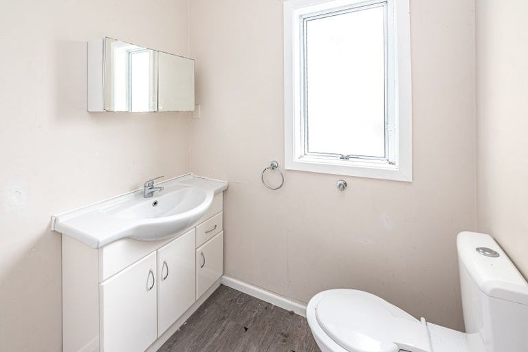 Photo of property in 184 Cornfoot Street, Castlecliff, Whanganui, 4501