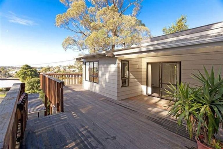 Photo of property in 23 Elliston Crescent, Stanmore Bay, Whangaparaoa, 0932