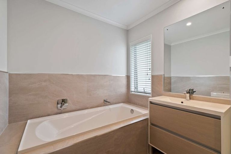 Photo of property in 30 William Wallbank Crescent, Swanson, Auckland, 0614