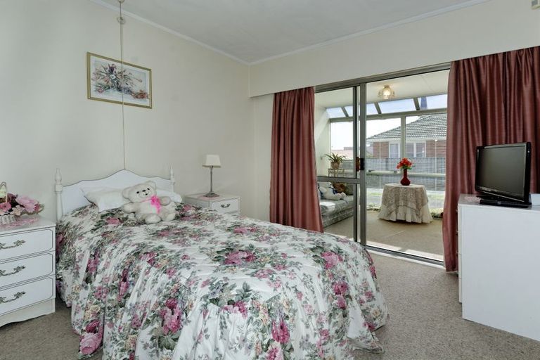 Photo of property in 1/25 West Coast Road, Glen Eden, Auckland, 0602