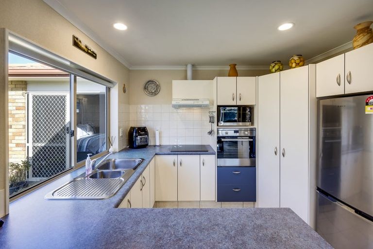 Photo of property in 12 Caulfield Place, Taradale, Napier, 4112