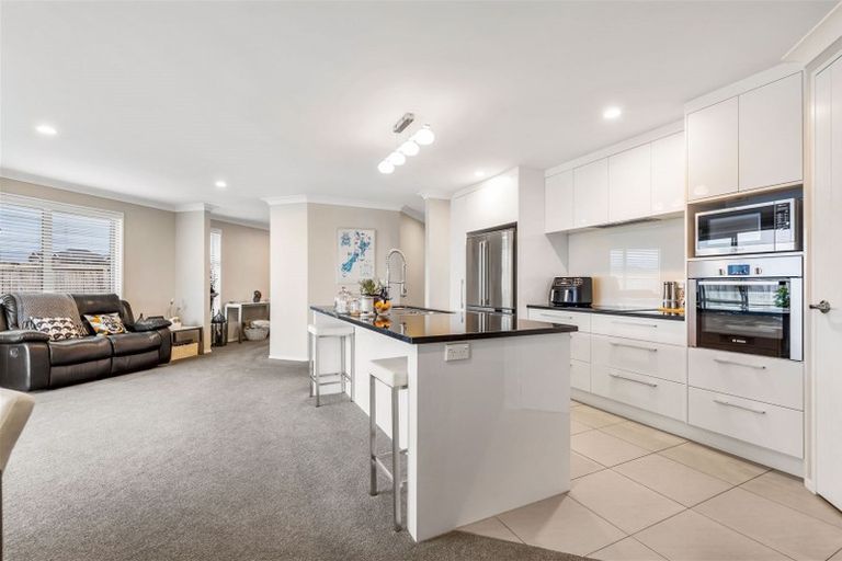 Photo of property in 38 Gilbransen Road, Kumeu, 0810