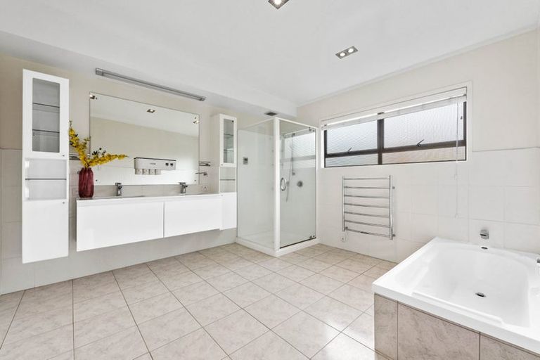 Photo of property in 10 Pine Terrace, Howick, Auckland, 2014