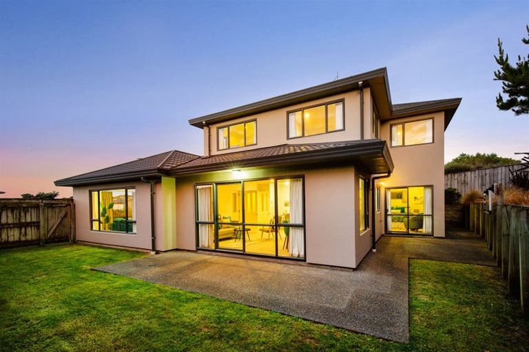 Photo of property in 15 Milford Street, Aotea, Porirua, 5024