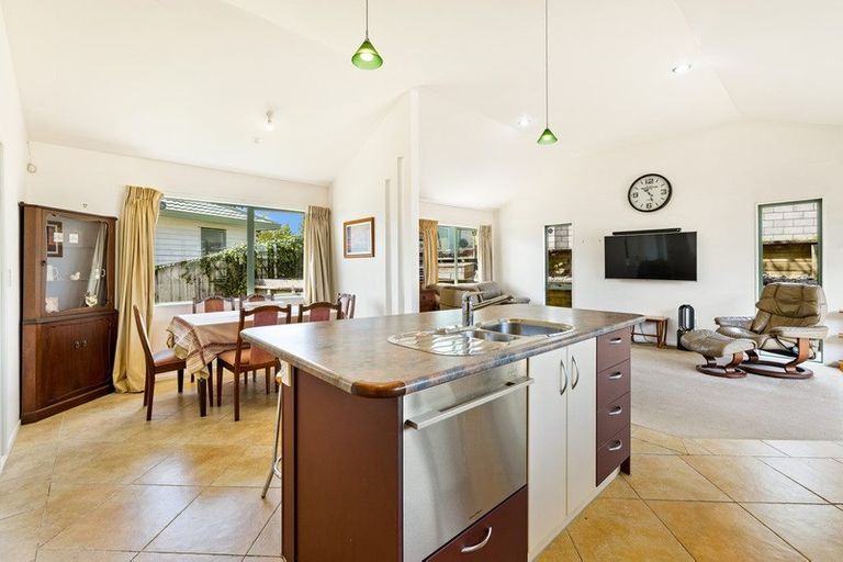 Photo of property in 26 Carillon Place, Massey, Auckland, 0614