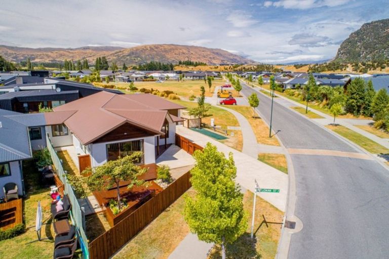 Photo of property in 25 Sherwin Avenue, Albert Town, Wanaka, 9305