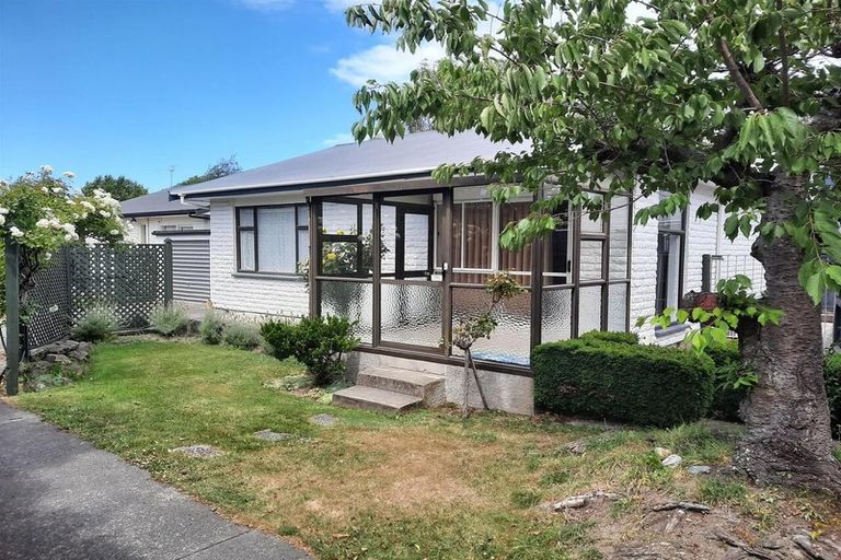 Photo of property in 1/200 Withells Road, Avonhead, Christchurch, 8042