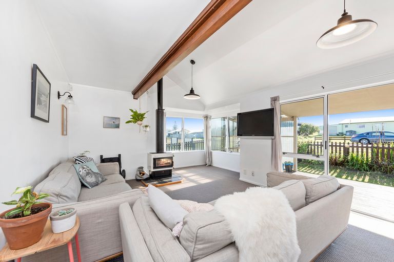 Photo of property in 344 Pukehina Parade, Pukehina, Te Puke, 3189