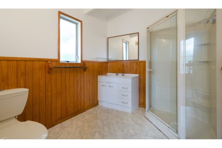 Photo of property in 22 Vina Place, Massey, Auckland, 0614