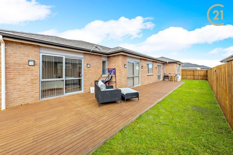 Photo of property in 3 Darley Way, Papakura, 2110