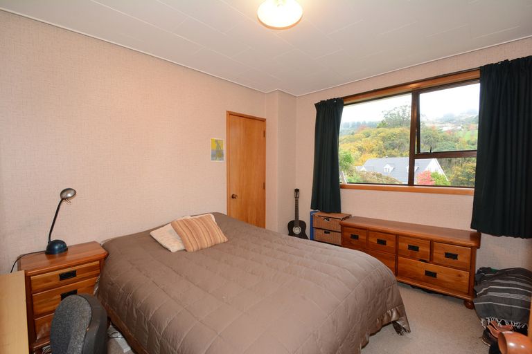 Photo of property in 35 Pioneer Crescent, Helensburgh, Dunedin, 9010