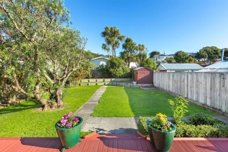 Photo of property in 128 Paremata Road, Paremata, Porirua, 5024