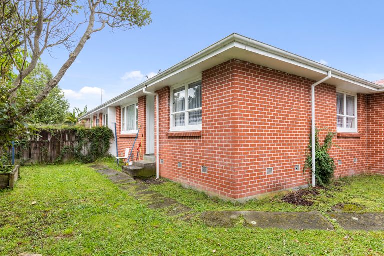 Photo of property in 1/1033 Fergusson Drive, Clouston Park, Upper Hutt, 5018