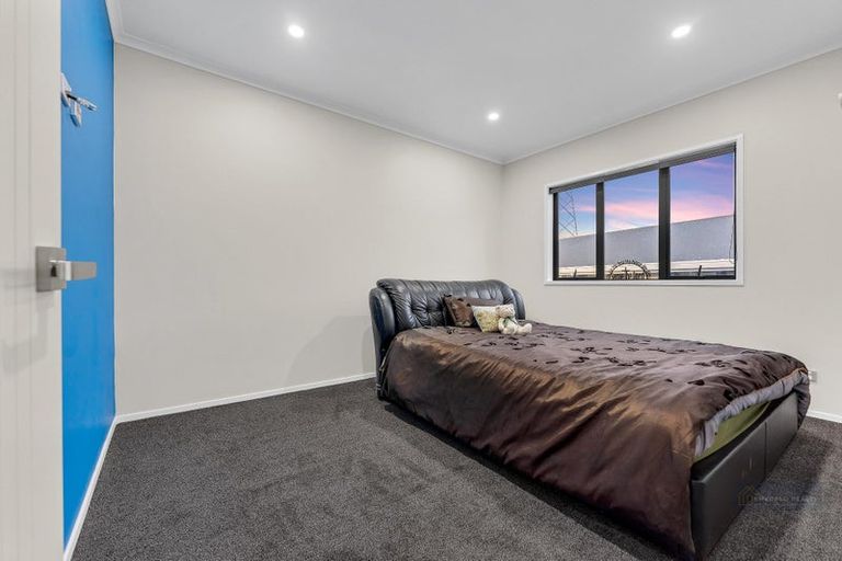 Photo of property in 1 Leven Lane, Totara Heights, Auckland, 2105