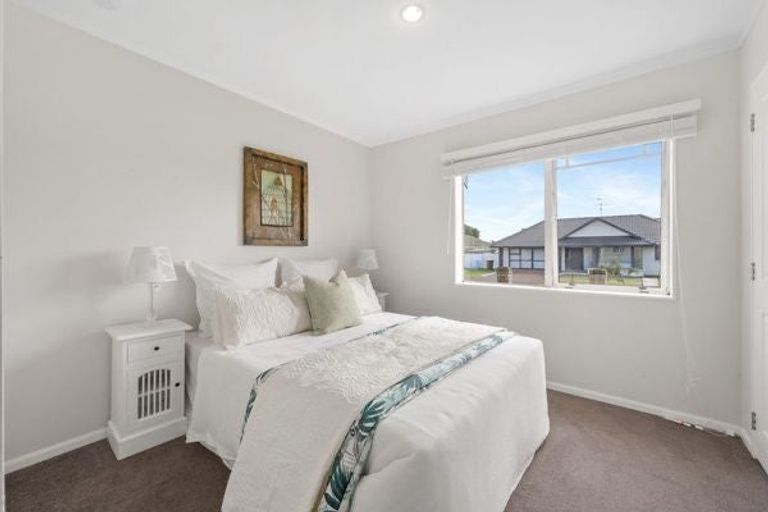 Photo of property in 2 Amadeus Place, Northpark, Auckland, 2013