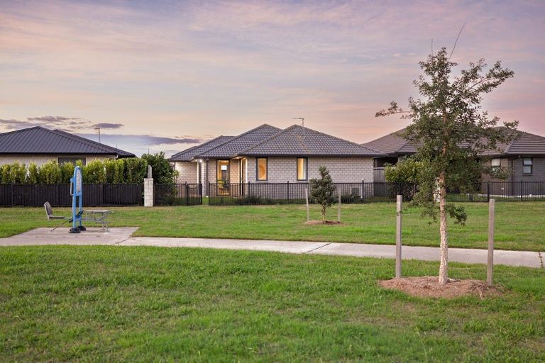 Photo of property in 44 Te Kio Crescent, Papamoa Beach, Papamoa, 3118