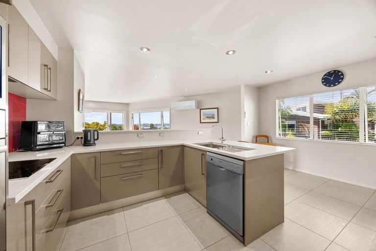 Photo of property in 40 Westpark Drive, West Harbour, Auckland, 0618