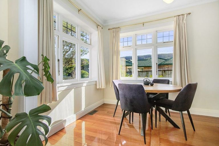 Photo of property in 1d Kereru Bend, Tawa, Wellington, 5028