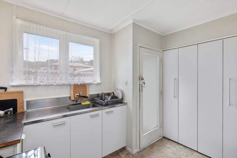 Photo of property in 1/1033 Fergusson Drive, Clouston Park, Upper Hutt, 5018