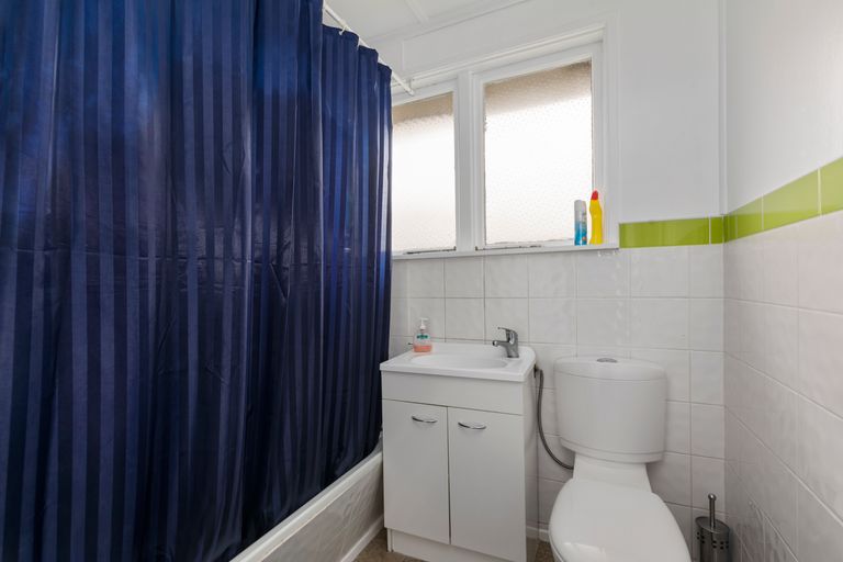 Photo of property in 1/1033 Fergusson Drive, Clouston Park, Upper Hutt, 5018