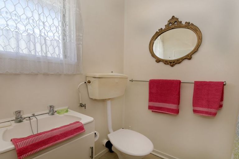 Photo of property in 1/25 West Coast Road, Glen Eden, Auckland, 0602