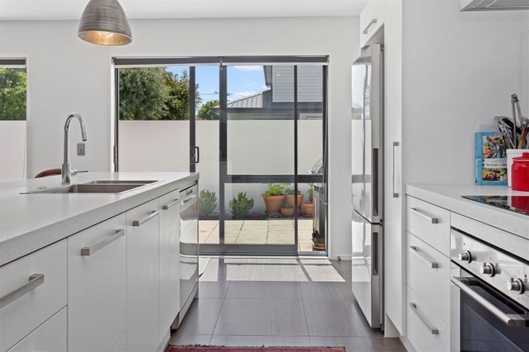 Photo of property in 20a Hewitts Road, Merivale, Christchurch, 8014